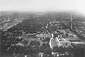 Looking east from the top of the Washington Monument towards the United States Capitol in the summer of 1901. The Mall exhibited the Victorian-era landscape of winding paths and random plantings that Andrew Jackson Downing designed in the 1850s