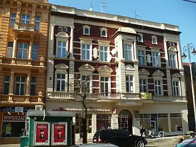 Enlarge view from Gdańska street, showing part of neighbouring facade of house at Gdańska street 33