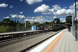 Comeng (in connex livery) departing Laburnm platform 2