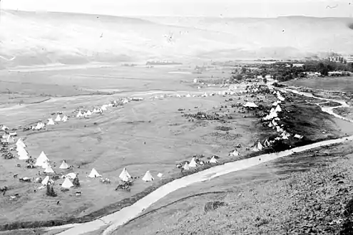 Nez Perce encampment (1899).