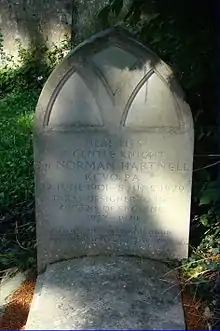 Norman Hartnell's grave