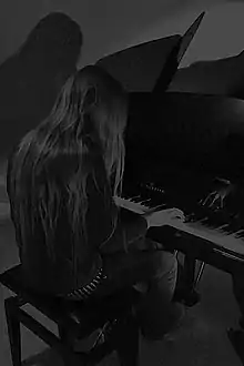 Nortt playing piano, 2017