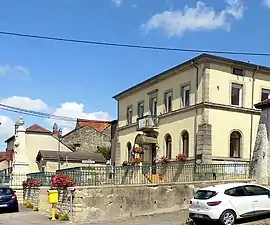 The town hall in Ormoy