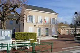 The town hall in Ormoy-la-Rivière