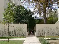 The passage to the Hôtel Barbes as seen from the property of the Hôtel d'Albret