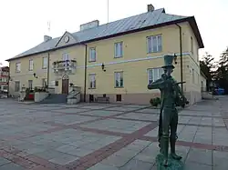 Town hall with the cricket statue