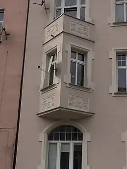 Triangular bay window