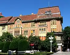 Hilt-Vogel Palace