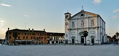 A piazza in Palmanova, including the Palmanovan Duomo