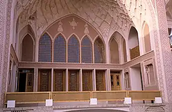 The panjdari of the main iwan (balcony) of the Āmeri House.