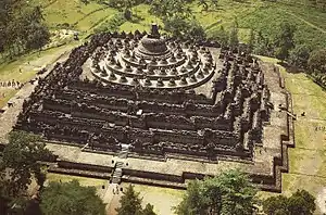 Image 498th century Borobudur Buddhist monument, Sailendra dynasty, is the largest Buddhist temple in the world. (from History of Indonesia)