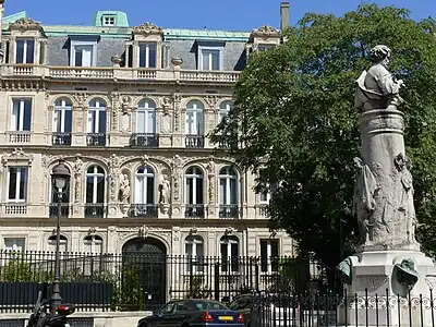 Neo-Renaissance hôtel particulier on Place Saint-Georges by Édouard Renaud (1841)