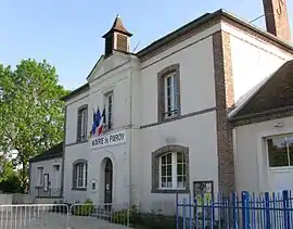 The town hall in Paroy