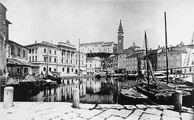 The docks before the platformof the square was made