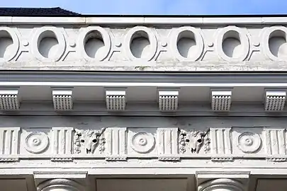 Frieze with triglyphs and metopes surmounted by an openwork attic