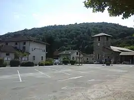 The village square, Poliénas