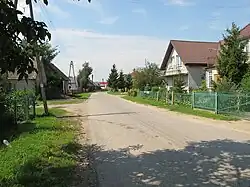 Houses by the unpaved road in Sanniki