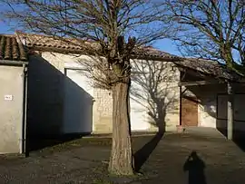 The town hall in Pommiers-Moulons