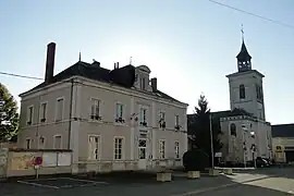 The town hall and church of Saint-Pierre and Saint-Paul