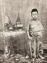 Princess Ying Yaowalak Akkharatchasuda (1851–1886), was the daughter of King Mongkut wearing pha nung and pha biang