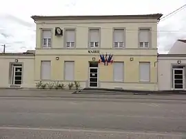 The town hall in Réméréville