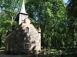 Rannu cemetery chapel in Vallapalu