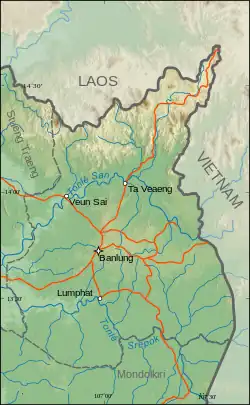 Physical map of Ratanakiri, depicting highest elevation at the province's northern border. The city of Banlung is at the center of the province. Ta Vaeang and Veun Sai are in the north, and Lumphat is in the south.