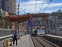 Train to Limache entering Recreo