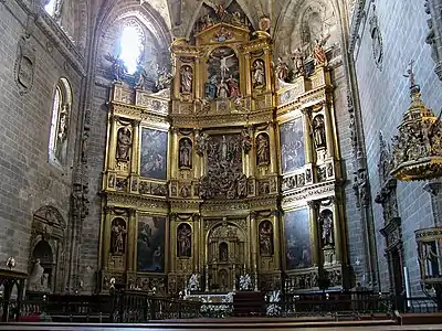 The altarpiece, a Baroque work of the 17th century.