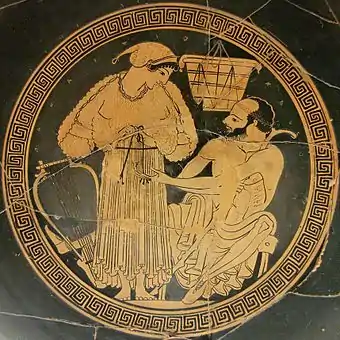 A prostitute putting on her himation in front of her client. The lyre shows that she is a musician called for a banquet. Tondo of an Attic cup with red figures . Euphronius v. 490 BC , British Museum