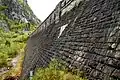 The dam was dressed on both sides with approximately 20000 m2 of hand cut granite stone, the largest of its kind in Norway.