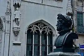 Statues and bust of  Luís de Camões at the façade