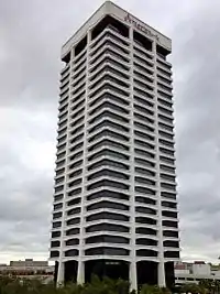 Riverplace Tower, Jacksonville, Florida: structural support from the central core and the external vertical beams.