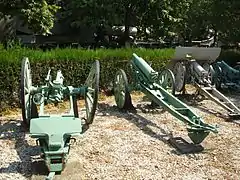 Mountain guns at the National Military Museum, Romania.  Russian 76.2 mm mountain gun M1904 left. Two Russian 76.2 mm mountain guns M1909 center.  The 7.5 cm GebirgsKanone 13 is at far right.