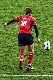 Ronan O'Gara making a goal kick for Munster in 2006