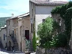 Houses in Puéchabon's circulade