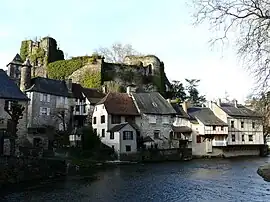 Buildings within Ségur-le-Château