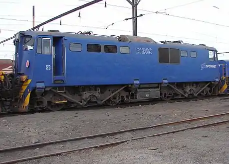 No. E1289 in Spoornet’s blue livery with outline numbers at Bayhead Depot, Durban, 11 August 2007