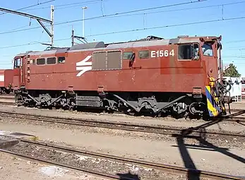 No. E1564 in the correct Spoornet maroon livery without “SPOORNET” at Beaconsfield, 17 September 2009