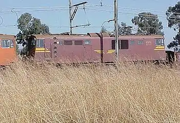 No. E1976 in SAR Gulf Red and yellow whiskers livery near Balfour, Mpumalanga, 2 June 2005