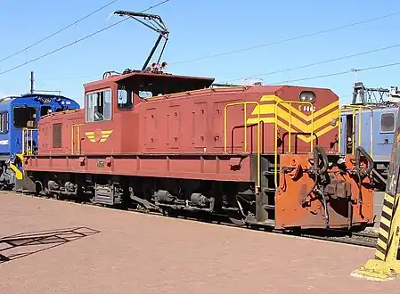 No. E8062 in SAR Gulf Red and whiskers livery at Beaconsfield, Kimberley, 17 September 2009