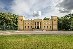 Palace in Mroczeń