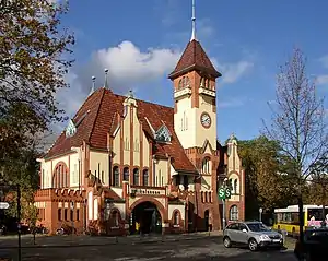 Nikolassee station building