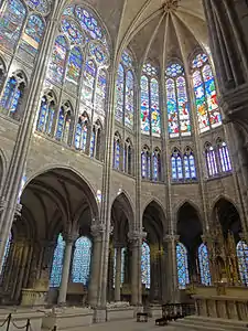 Rayonnant windows of clerestory and triforium, Primary Gothic below