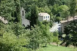 The church and surroundings in Festes-et-Saint-André