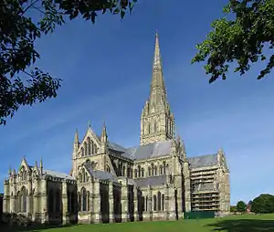 The sprawling plan of Salisbury Cathedral (1220–1260), with its multiple transepts and projecting porch