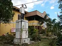 Town hall (with statue of former President Ramon Magsaysay)