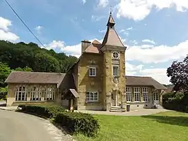 The town hall and school of Sancy-les-Cheminots