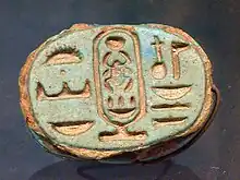 Signet ring, with cartouche of the Pharaoh Tutankhamun :'Perfect God, Lord of the Two Lands' – ('Neter-Nefer, Neb-taui')