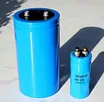 Aluminum electrolytic capacitors with screw terminals